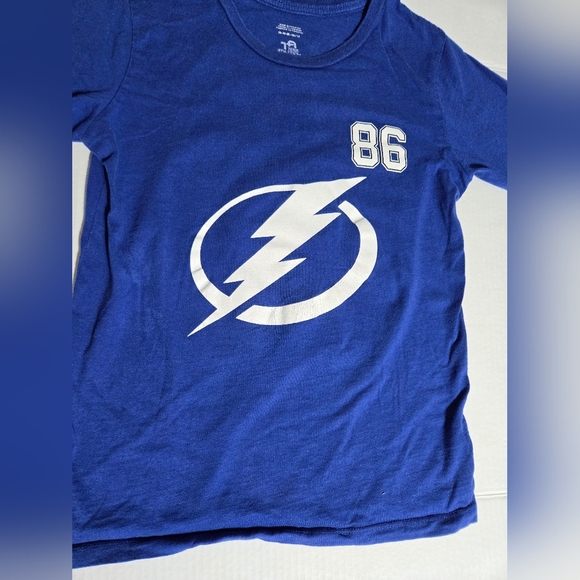 ⭐️3/$15 Blue Tampa Lightning Hockey #86 Kucherov TShirt Size‎ Boys Med - Picture 2 of 5